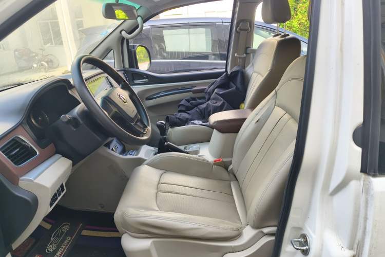 Used FORTHING Lingzhi 2017 M5L 1.6L 7-Seater Comfort Model