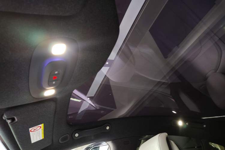 Used Xiaomi Auto SU7 2024 Rear-Drive Ultra-Long Range Advanced Pro-Level Intelligent Driving Version Headliner