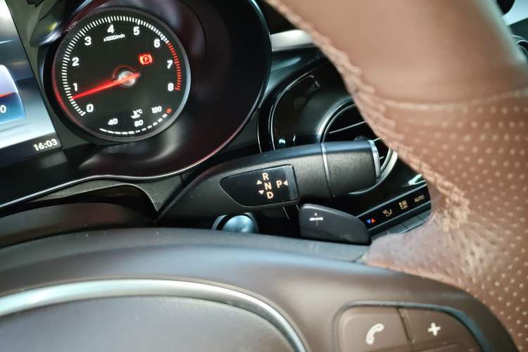 Used Mercedes-Benz GLC 2018 Facelift GLC 260 4MATIC Luxury Edition
