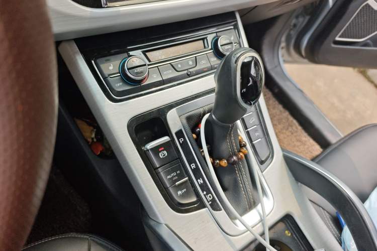 Used Geely Auto Emgrand X7 Sport 2016 1.8TD Automatic Smart Model Gear Lever