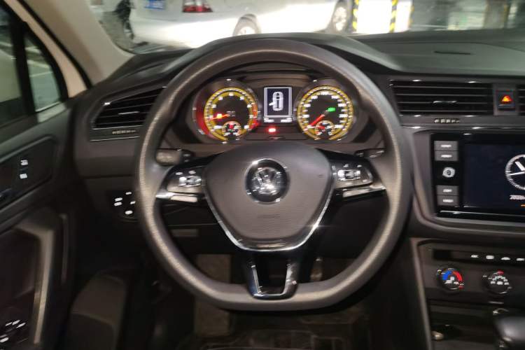 Used Volkswagen Tiguan L 2020 330TSI Automatic Two-Wheel Drive Luxury Edition China VI Standard