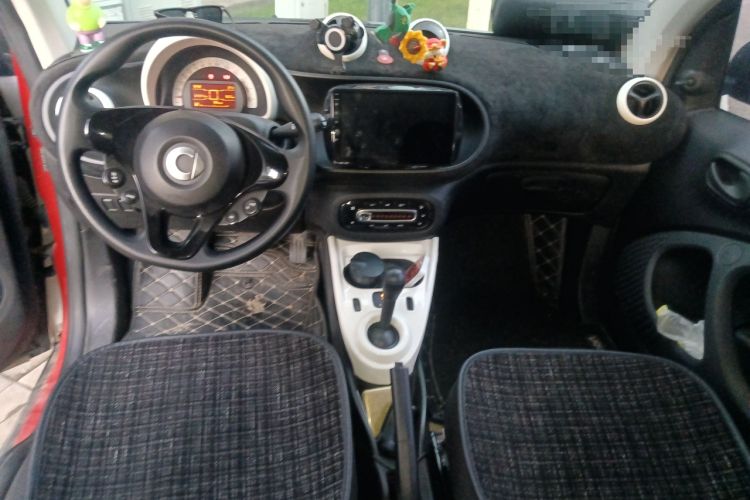 Used smart fortwo 2015 1.0L 52 kW hardtop Dynamic version Center Console