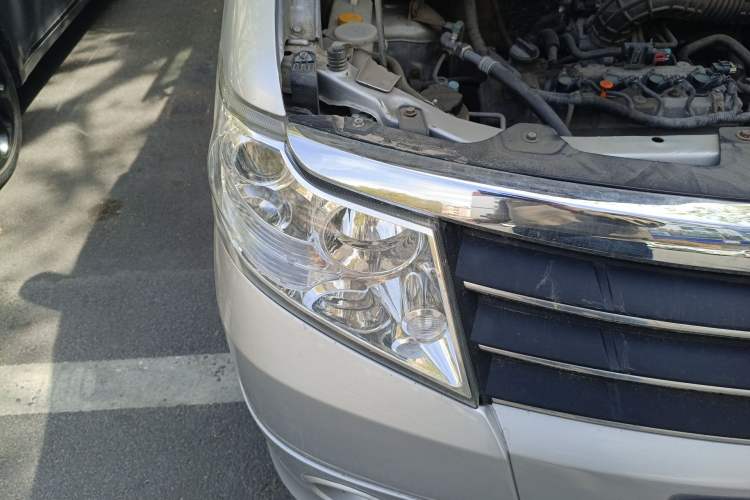 Used Dongfeng Shuaike 2013 Revised Version 1.5L Manual Standard Edition 7 Seats China V Emission Standard
