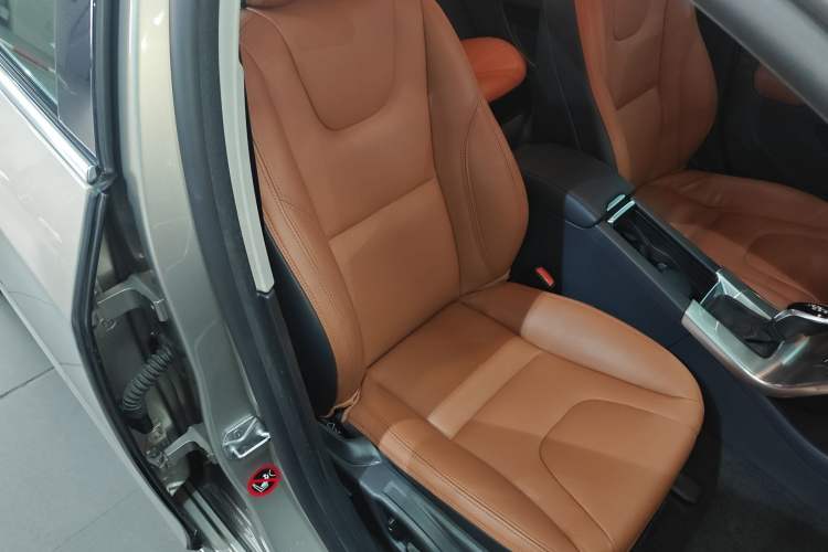 Used Volvo S60 2015 S60L 2.0T Zhiyuan Edition