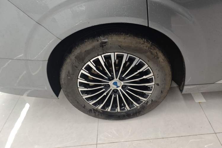 Used Denza D9 2022 DM-i 1040 Prestige Model