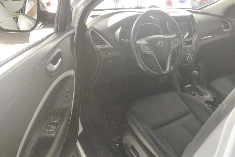 Used Hyundai Santa Fe 2015 2.0T Automatic Two-Wheel Drive Smart Version 5 Seats Driver Seat