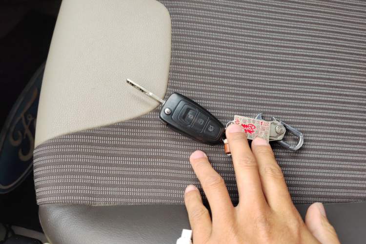 Used Ford Focus 2012 Hatchback 1.6L Automatic Fashion Edition Vehicle Key