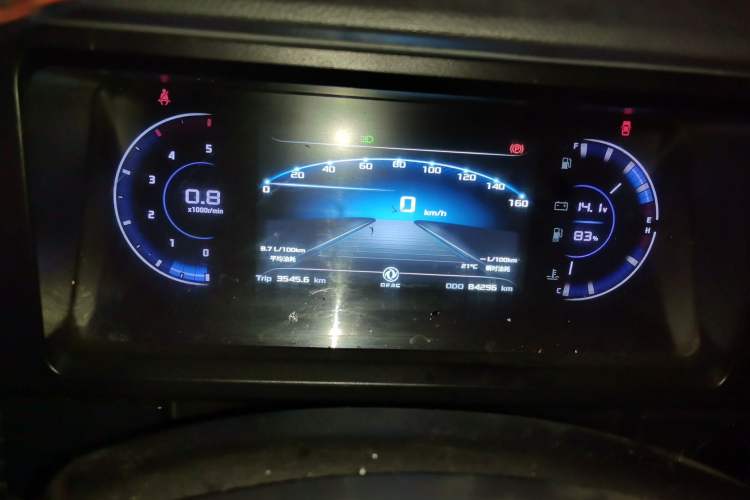 Used Dongfeng Yufeng 2023 V9+ 2.0T Manual Front-Wheel-Drive Multi-Function Mid-Roof Van with 7/8/9 Seats
