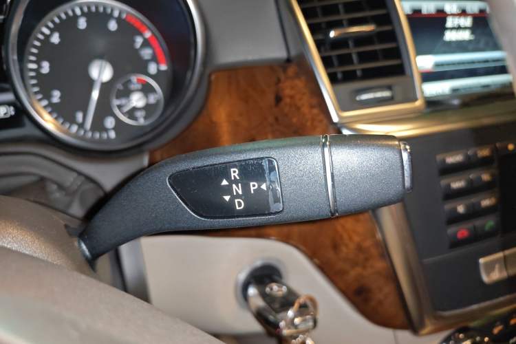 Used Mercedes-Benz M-Class 2012 ML 350 Sport Edition Gear Lever