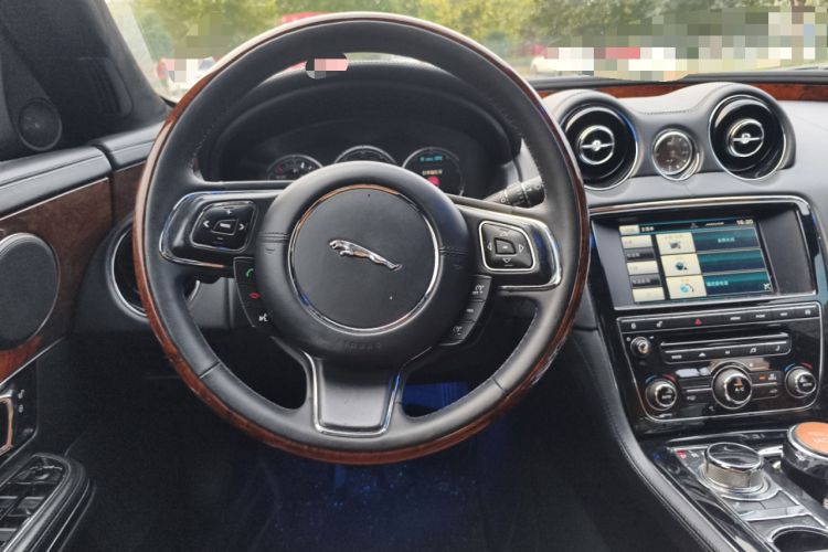 Used Jaguar XJ 2015 XJL 3.0 SC Two-Wheel-Drive Panoramic Business Edition
