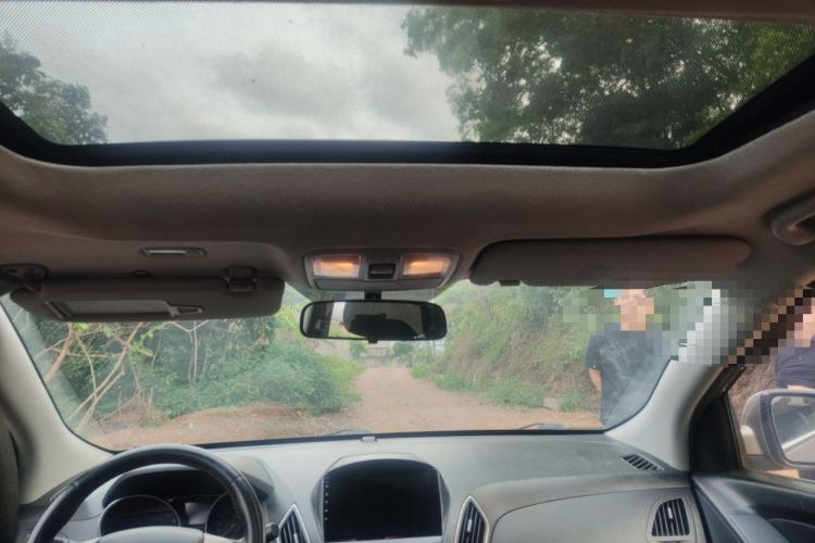 Used Hyundai ix35 2013 2.0L Automatic Two-Wheel Drive Smart GLS China IV Standard