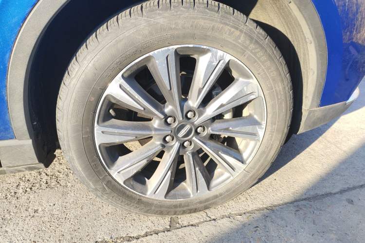 Used Lincoln Corsair 2022 2.0T Two-Wheel Drive Luxury Edition Right Front Wheel Hub