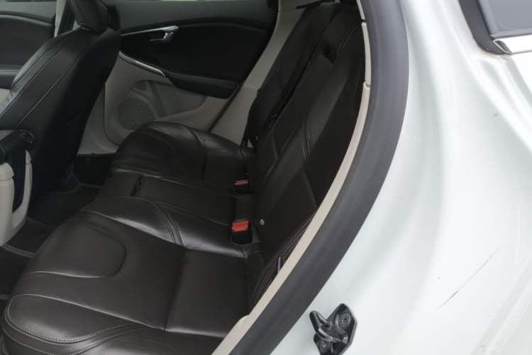Used Volvo V40 2013 2.0T Zhiya Edition
