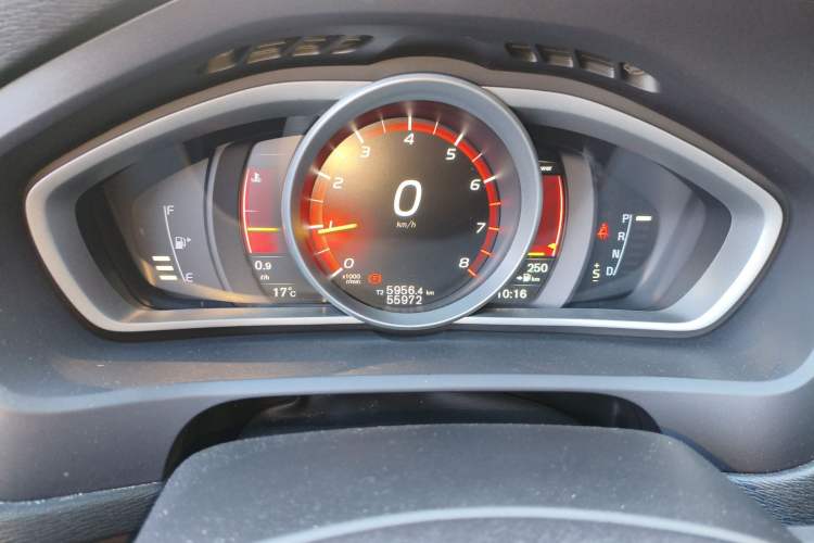 Used Volvo V40 2019 T3 Zhiyi Edition Odometer Close Up