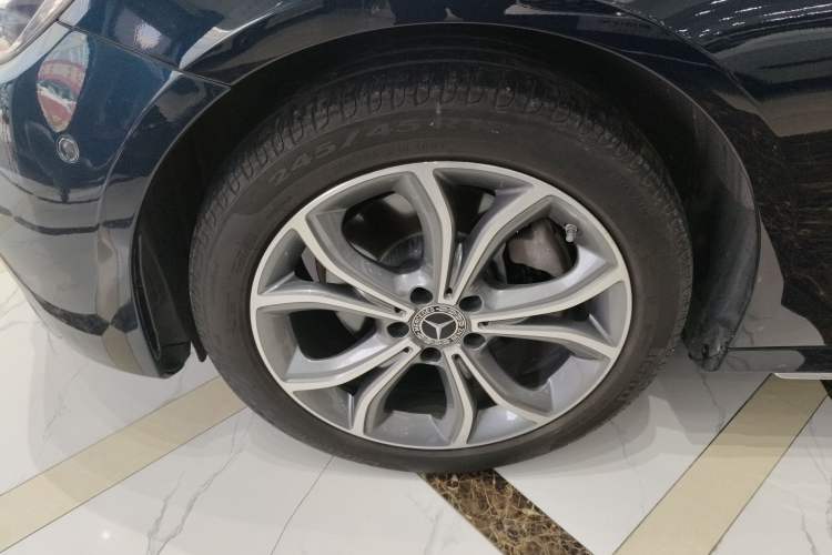 Used Mercedes-Benz E-Class 2022 Revised E 300 L Sporty and Stylish Edition Left Front Wheel Hub