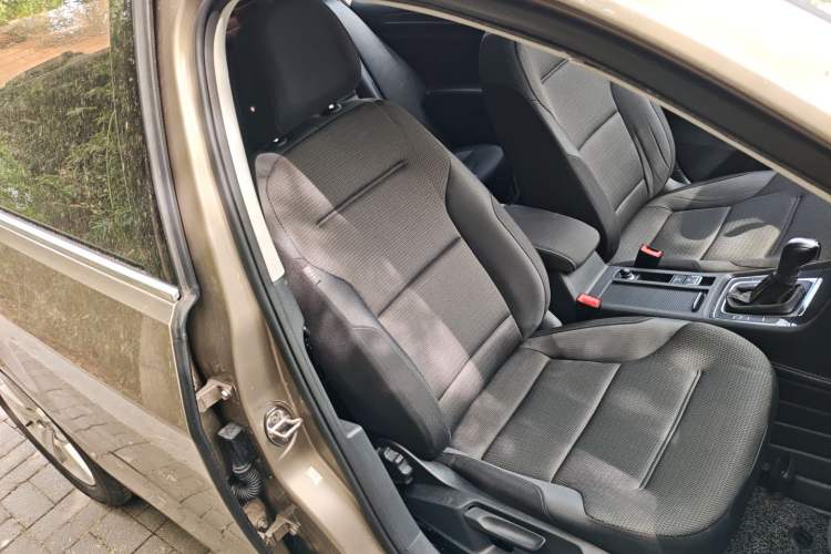 Used Volkswagen Golf 2017 1.6L Automatic Comfort Million-Vehicle Anniversary Edition