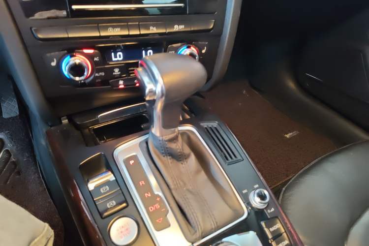 Used Audi A4L 2013 35 TFSI Automatic Technology Edition Gear Lever