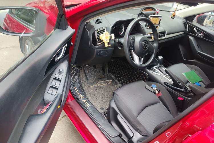 Used Mazda 3 Axela 2016 Sedan 1.5L Automatic Luxury Model
