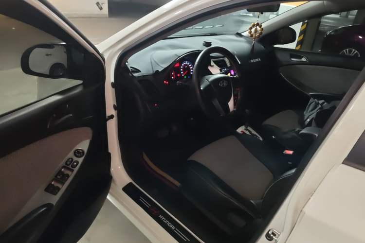 Used Hyundai Verna Ray 2014 1.4L Automatic GLX Driver Seat