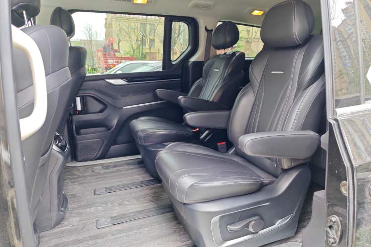 Used SAIC MAXUS G20 2021 Facelifted PLUS 2.0T Gasoline Automatic Luxury Edition