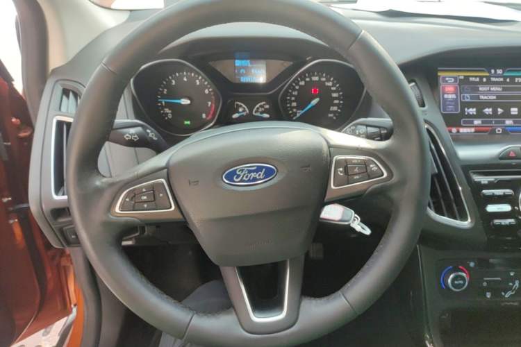 Used Ford Focus 2015 Hatchback 1.6L Automatic Fashion Edition Steering Wheel