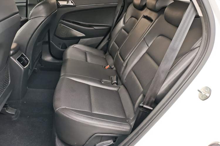 Used Hyundai Tucson 2018 1.6T Dual-Clutch Two-Wheel Drive 15th Anniversary Special Edition Left Rear Seat