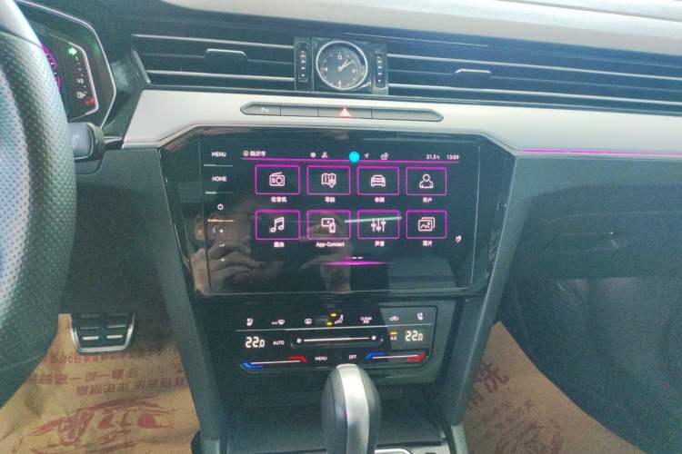 Used Volkswagen Magotan 2024 2 Million Units Zhongxiang Version 330TSI DSG Luxury Edition Audio And AC Panel