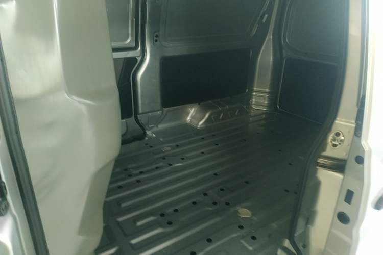 Used Jinbei Hiace X30 2020 1.5L Van Super-Enjoyment Model China VI Standard SWC15M Left Rear Seat