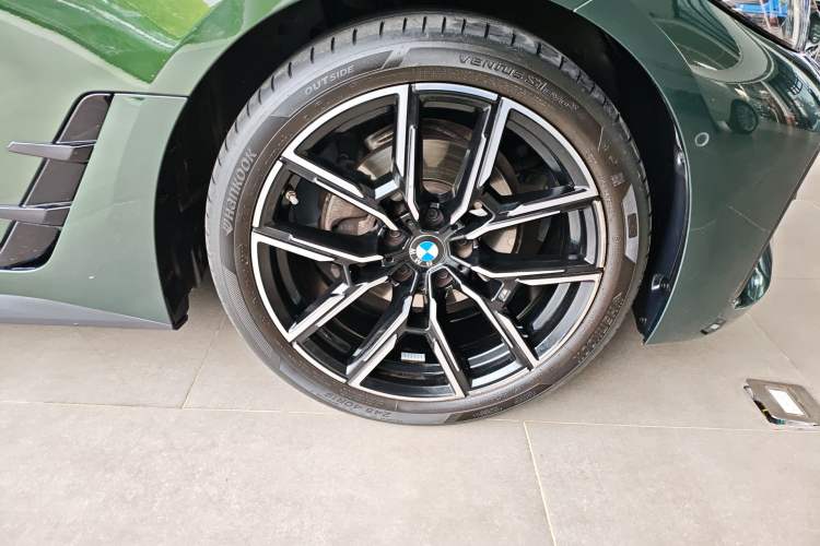 Used BMW 4 Series 2022 425i Gran Coupe M Sport Night Edition Right Front Wheel Hub