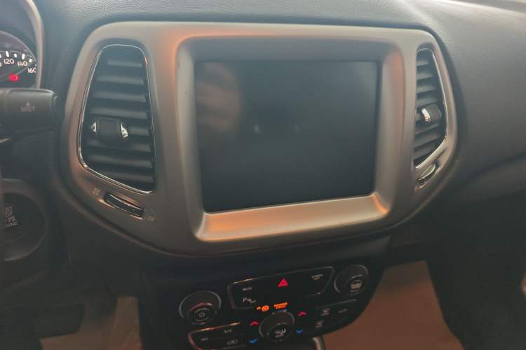 Used Jeep Compass 2017 200T Automatic Family Edition
