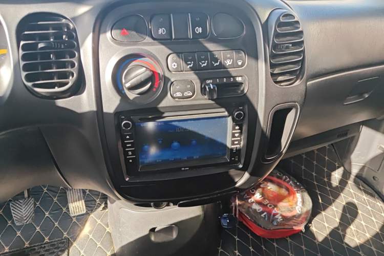 Used JAC Refine 2015 2.0L Shuttle Gasoline Long-Wheelbase Comfort Version HFC4GA3-3D