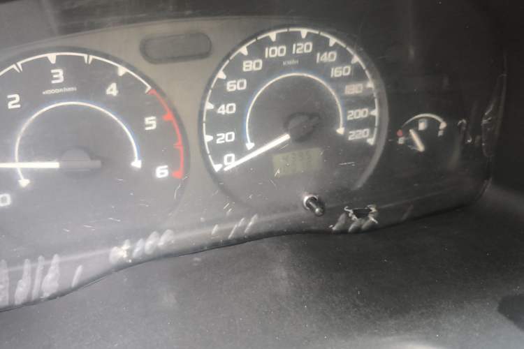 Used JMC Transit 2019 2.8T Commercial Version Short Wheelbase Mid-Roof 6-Seater China VI JX493 Odometer Close Up