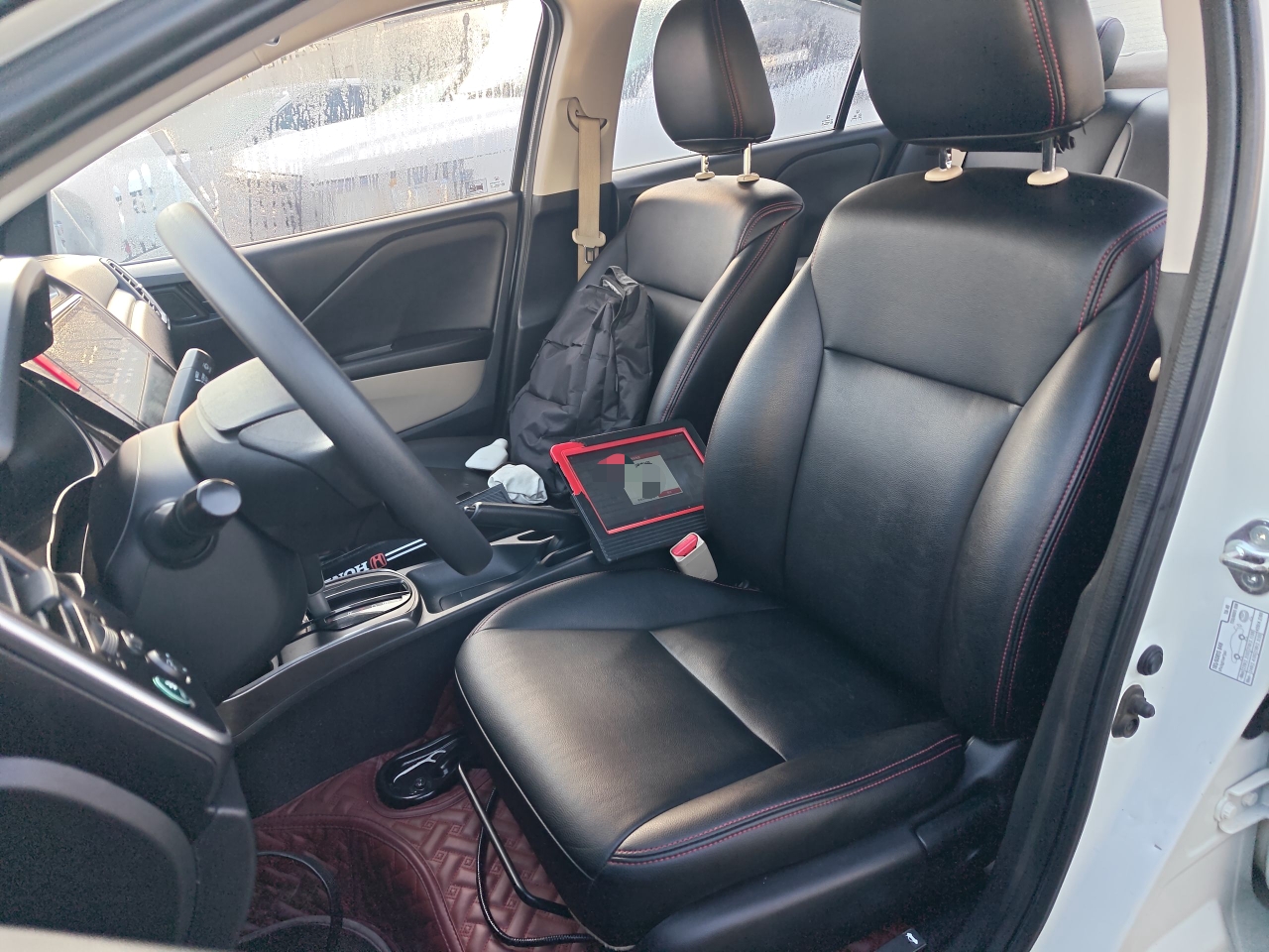 Переднее сиденье в автомобиле