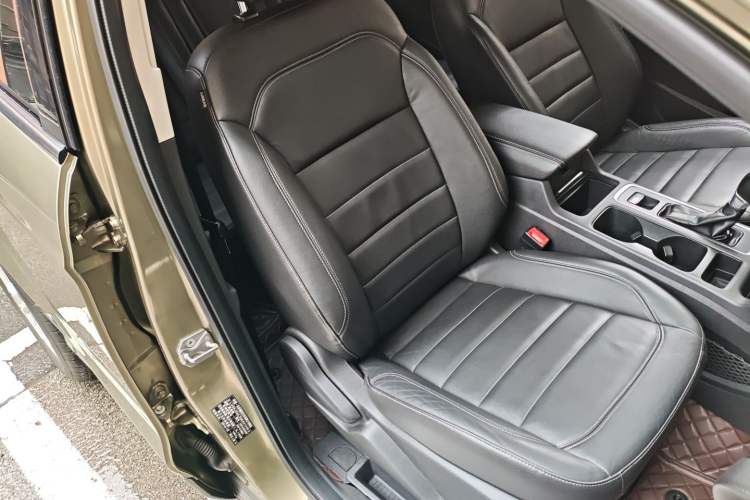 Used Ford Kuga 2017 EcoBoost 180 Two-Wheel-Drive Tiger Leap Model Right Front Seat