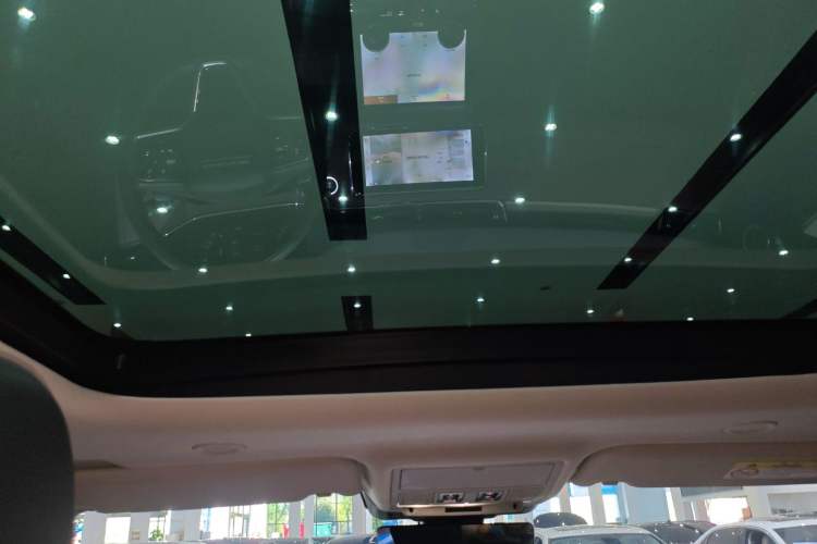 Used Land Rover Range Evoque 2021 Range Rover Velar 249 PS R-Dynamic S Performance Edition
