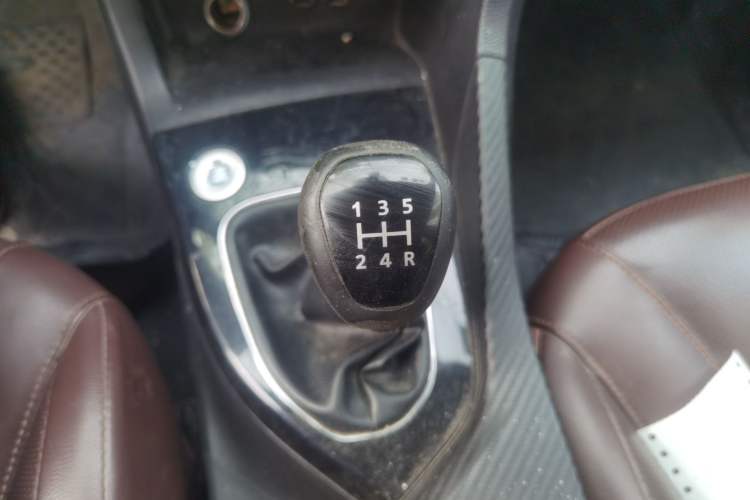 Used Soueast A5 Wing Dance 2019 1.5L Manual Flagship Version China V Standard Gear Lever