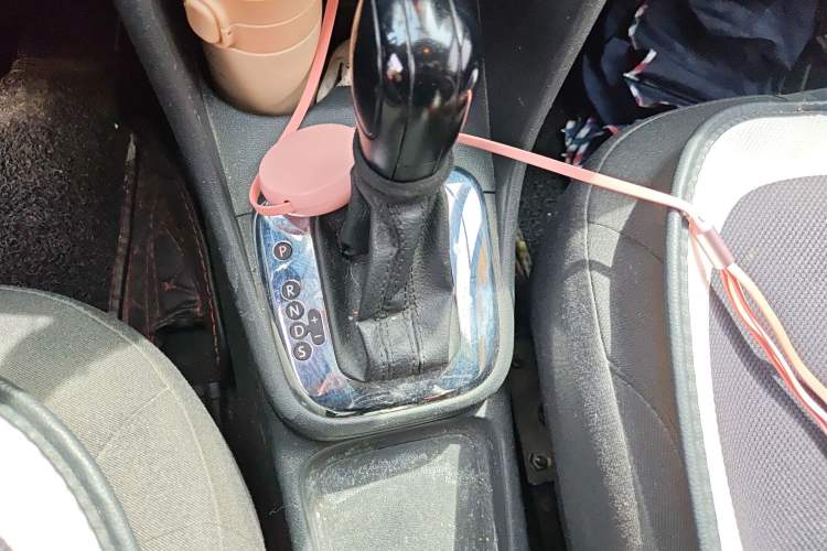 Used Volkswagen Polo 2013 1.4L Automatic Comfort Edition Gear Lever