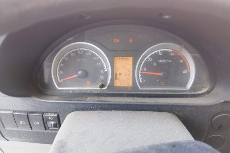 Used Dongfeng Yufeng 2020 2.3T Economy Logistics Vehicle Long Wheelbase High Roof 5-9 Seater WP2.3