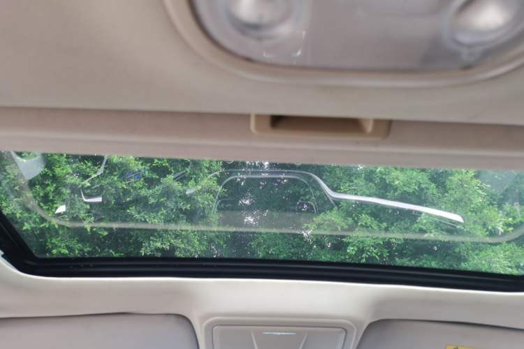 Used Geely Auto Emgrand 2017 Sedan Million Edition 1.5L CVT Upward Connectivity Version Headliner