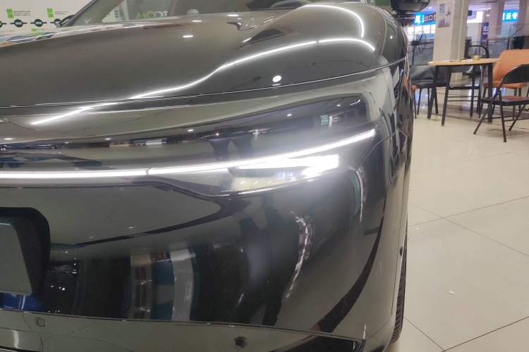 Used Zeekr 7X 2025 100 kWh Long-Range Rear-Wheel Drive with Intelligent Driving Features