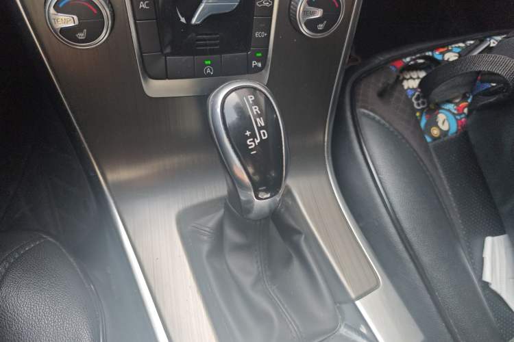Used Volvo XC60 2015 T5 Smart Upgrade Model Gear Lever