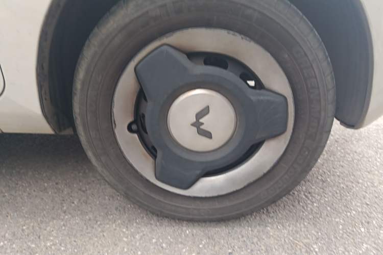 Used Wuling Hongguang MINIEV 2021 Macaron Sandwich Model 120 km Lithium NMC