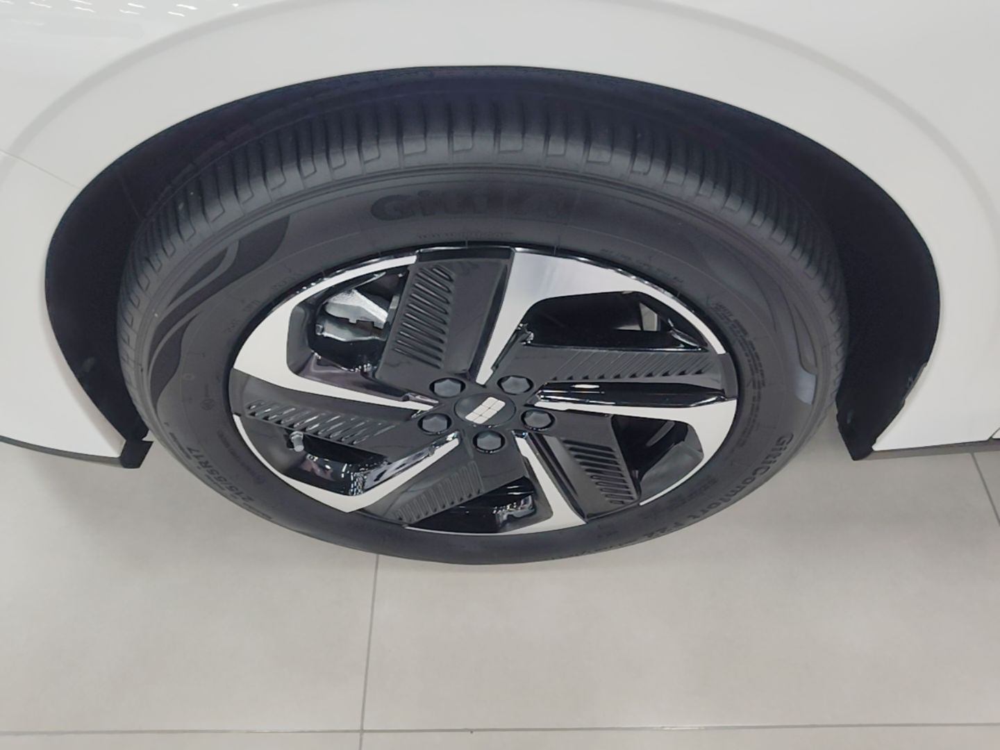 Geely Galaxy L6 2024 125km PLUS Dragon Edition — снимка 10