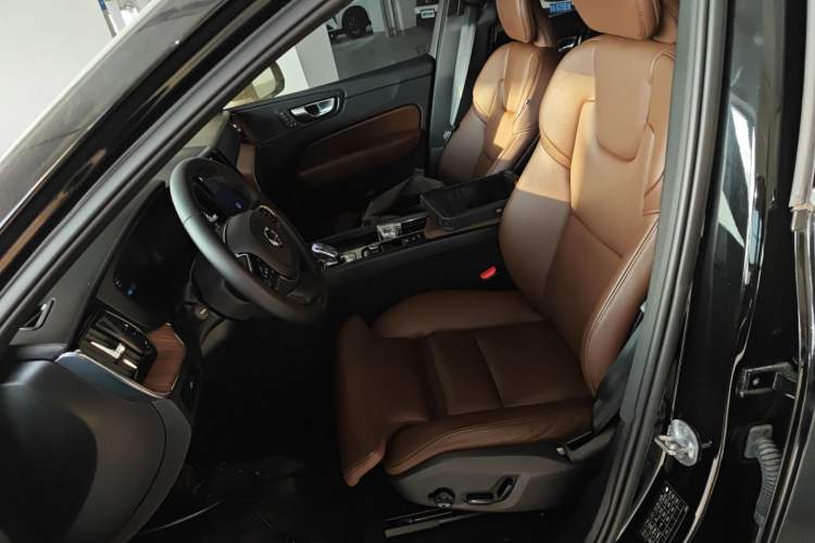 Used Volvo XC60 2024 B5 4x4 Smart Luxury Edition