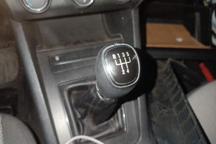 Used Skoda Octavia 2017 1.6L Manual Front-Wheel-Drive Version Gear Lever