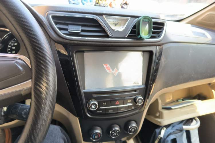 Used Wuling Hongguang 2015 1.5L S1 Luxury National Emission Standard V
