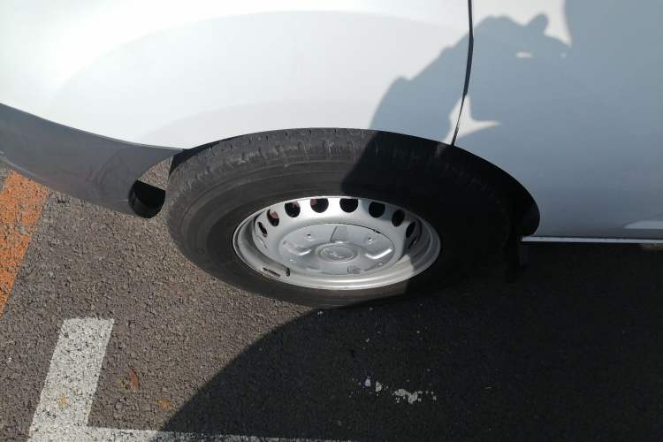 Used Ford Transit 2019 2.0T Diesel Multi-Purpose Commercial Vehicle Short Wheelbase Low Roof 6-Seater China VI Standard
