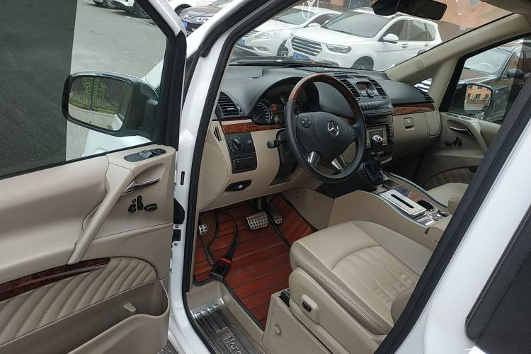 Used Mercedes-Benz Viano 2014 3.5L Premier Edition Driver Seat