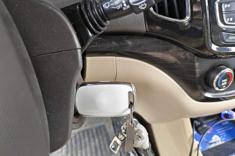 Used Baojun 730 2014 1.5L manual Comfort version 7 seats
