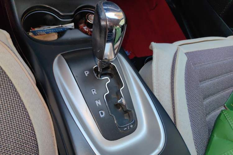 Used Dodge Journey 2013 2.4L Two-Wheel Drive Luxury Version Gear Lever